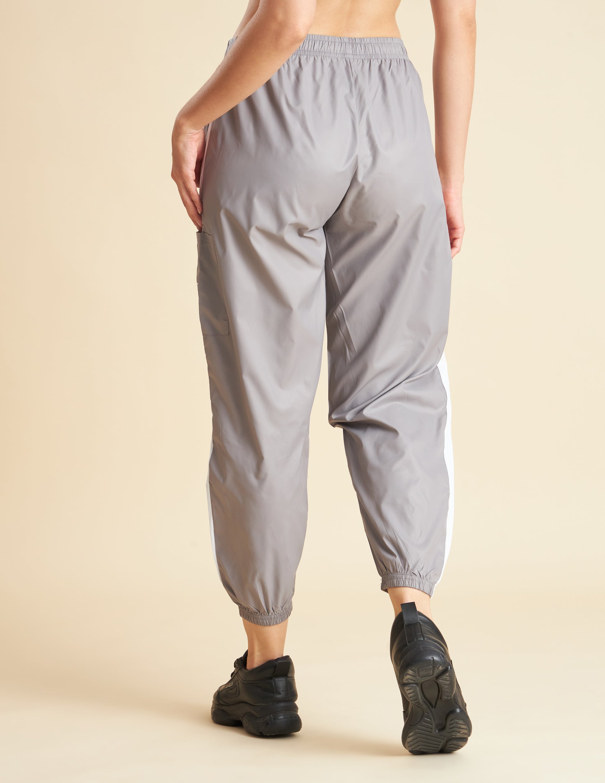 Women Grey NS Loose Fit Solid Training Woven Joggers – HIDELT